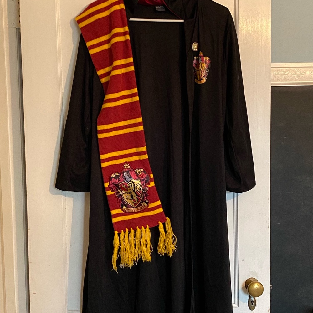 Harry Potter  - Gryffindor school robe.